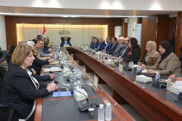 وزير الثقافة يلتقي الكادر المُتقدم في الوزارة ويؤكد أولوية المُثقفين والفنانين والأدباء في خُطط الارتقاء بالمشهد الثقافي العراقي