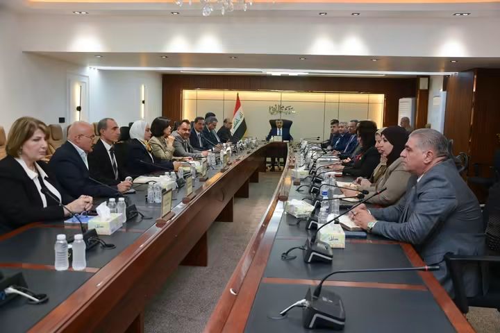 وزير الثقافة يلتقي الكادر المُتقدم في الوزارة ويؤكد أولوية المُثقفين والفنانين والأدباء في خُطط الارتقاء بالمشهد الثقافي العراقي
